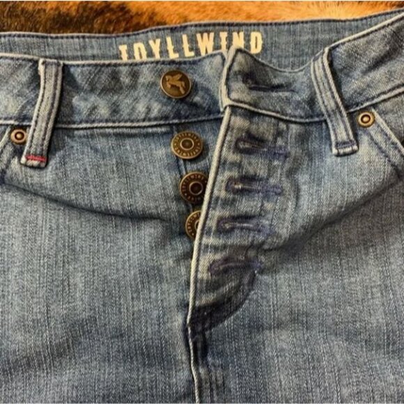 Idyllwind NWOT Blue Denim Mini Skirt M Frayed Hem Button Fly Stretch Cotton - Picture 3 of 6